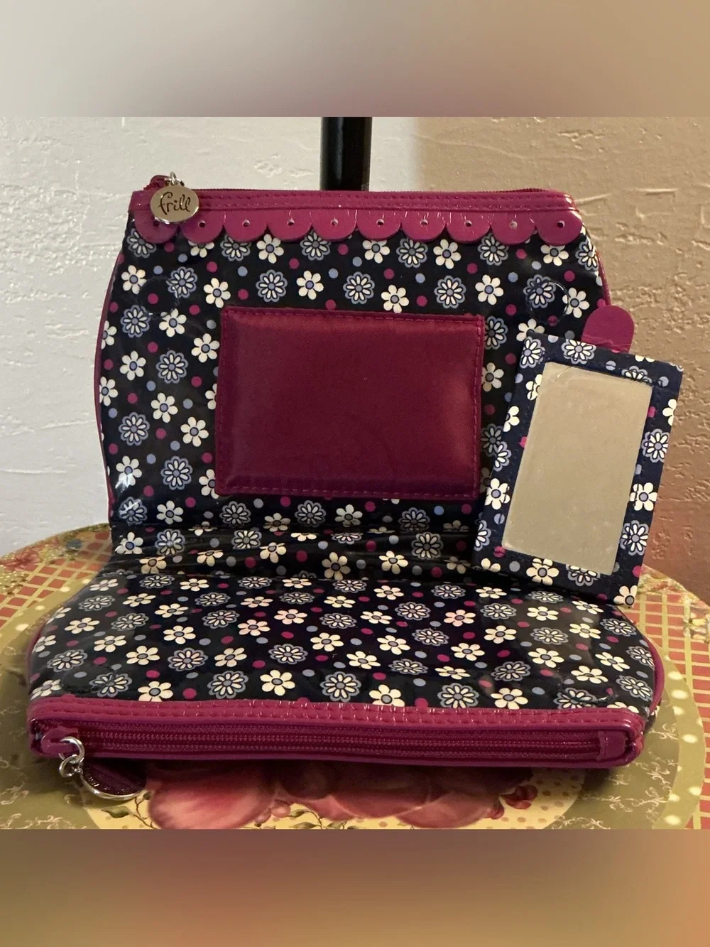 Frill Vera Bradley Navy Floral Patent Cosmetic Travel Pouch - Vinyl